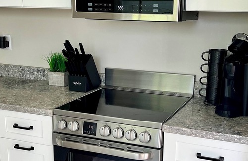 Rollinsford Apartment | Cozy sunlit apartment steps from downtown Dover. Parking included