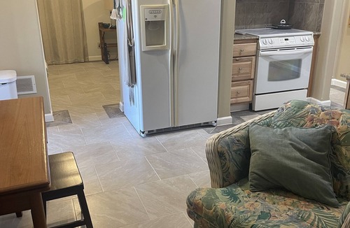 Sunrise Beach House | Cozy sunrise suite at waters edge