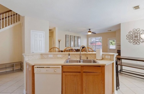 Scofield Farms House | COZY SUNTERRO SERENITY IN NORTH AUSTIN. PET FRIENDLY!
