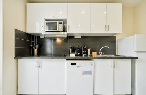 Centre Apartment | Cozy T2 in Nanterre – Close to La Défense & Paris