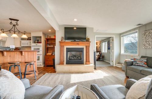 Cape Fair House | Cozy Table Rock Lake 'Boathouse' w/Pool Access