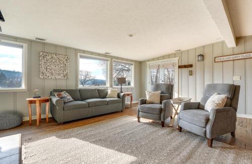 Cape Fair House | Cozy Table Rock Lake 'Boathouse' w/Pool Access