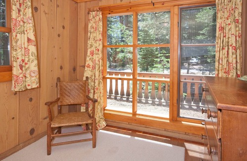 Pineland Cottage | Cozy Tahoe Cottage~Pet Friendly~Honeymoon Cottage