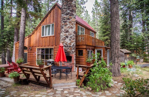 Pineland Cottage | Cozy Tahoe Cottage~Pet Friendly~Honeymoon Cottage