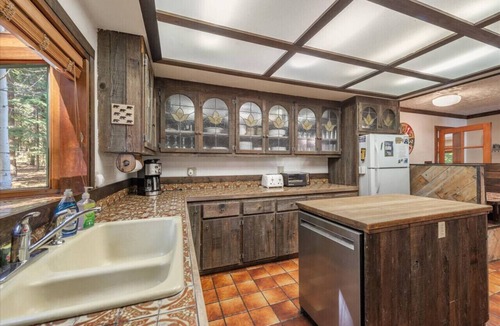 Homewood House | Cozy Tahoe Swiss Village Cabin!