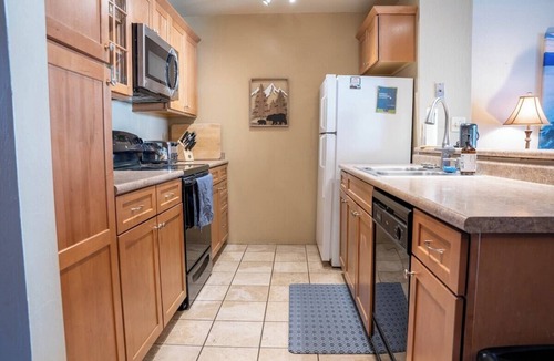 Kings Beach House | Cozy Tahoe Townhome <10 mins from Lake