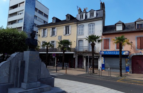 Tarbes Apartment | Cozy Tarbes - Large T2 - Hyper center