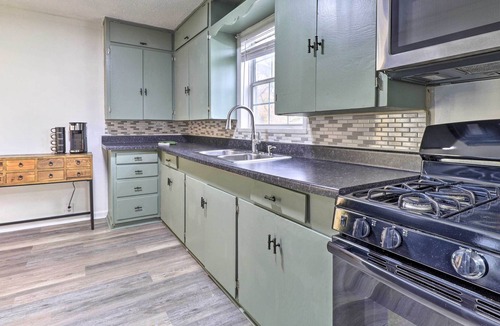 Temple Cottage | Cozy Temple Cottage w/ Private Backyard!