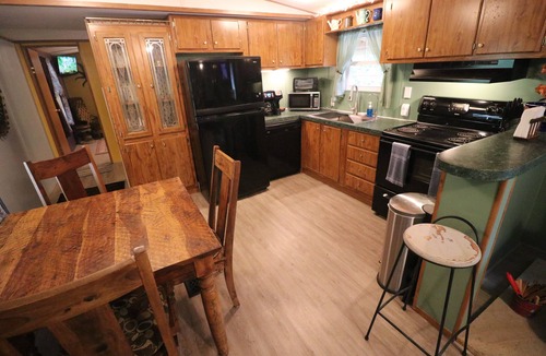 Crossville House | Cozy Tennessee Plateau home. Furnished outdoor living with 1G Wi-Fi