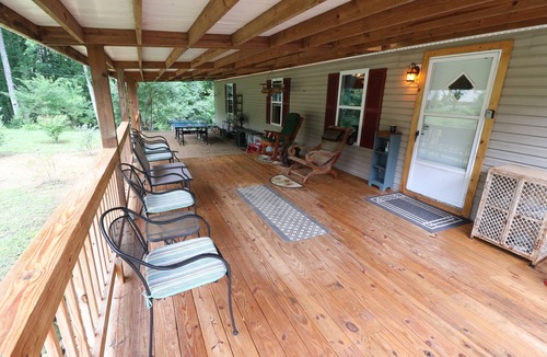 Crossville House | Cozy Tennessee Plateau home. Furnished outdoor living with 1G Wi-Fi