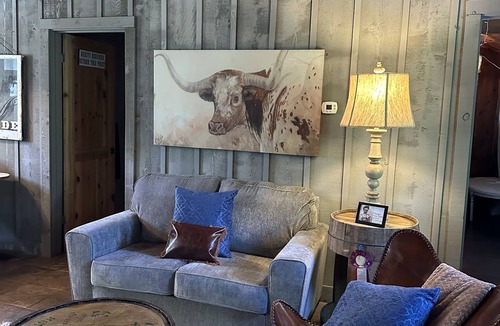 Waxahachie Cabin | Cozy,Texas barn apartment is waiting for you!