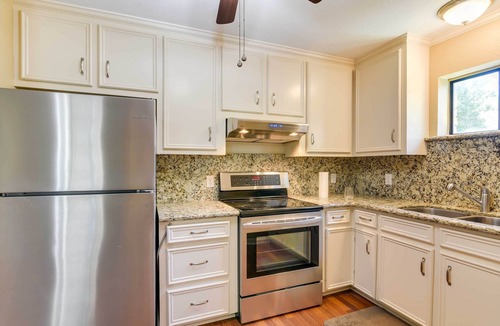 Texas City Apartment | Cozy Texas City Guest House - 5 Mi to Beach!