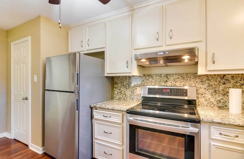 Texas City Apartment | Cozy Texas City Guest House - 5 Mi to Beach!