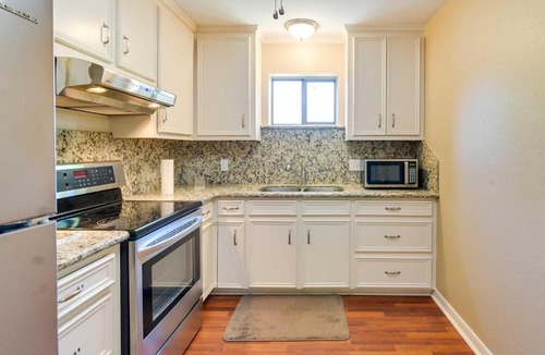 Texas City Apartment | Cozy Texas City Guest House - 5 Mi to Beach!