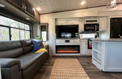Dripping Springs House | Cozy Texas Hill Country Rental for Romantic Getaways in Texas
