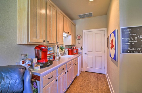 Mountain Home Apartment | Cozy Texas Retreat w/Patio, Grill & Fire Pit!