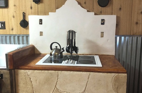 Southside House | Cozy Texas-themed bungalow casita. Pet friendly.