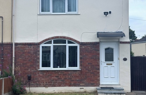 Wolverhampton House | Cozy three-bed house in Wolverhampton Bushbury