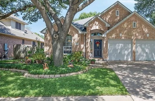 Scofield Farms House | Cozy three bedroom home close to Domain