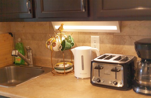 Cochrane House | Cozy tidy private | Sunset Garden