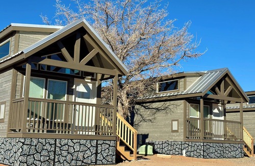 Page Cabin | Cozy Tiny Home King Room #13B