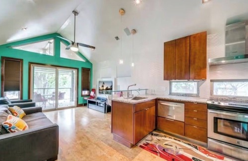 Seguin House | Cozy Tiny Home on the River - Relax, Unplug, Recharge