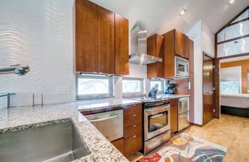 Seguin House | Cozy Tiny Home on the River - Relax, Unplug, Recharge