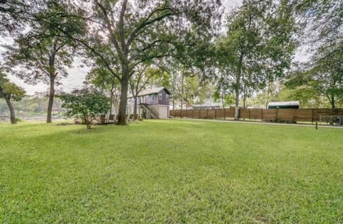 Seguin House | Cozy Tiny Home on the River - Relax, Unplug, Recharge