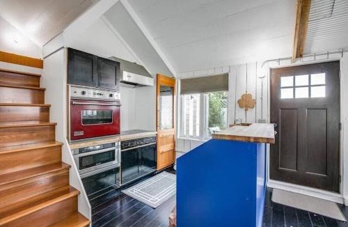 Harters Heights House | Cozy Tiny House Bungalow 7 Blocks from Campus