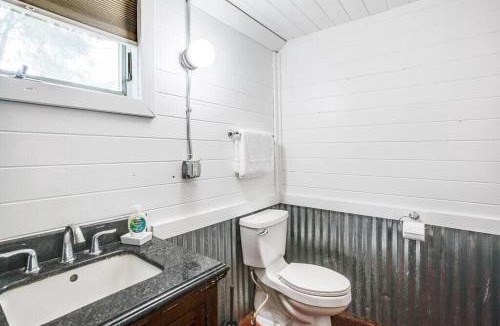 Harters Heights House | Cozy Tiny House Bungalow 7 Blocks from Campus