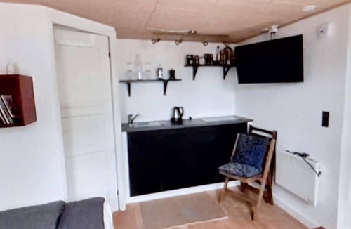 Otterup Condo | Cozy tiny room, mini kitchen and bathroom