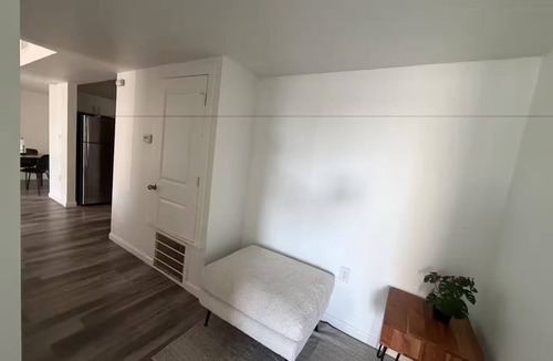 West Campus Apartment | Cozy Top Floor 3 BR Apartment - Small Groups Haven