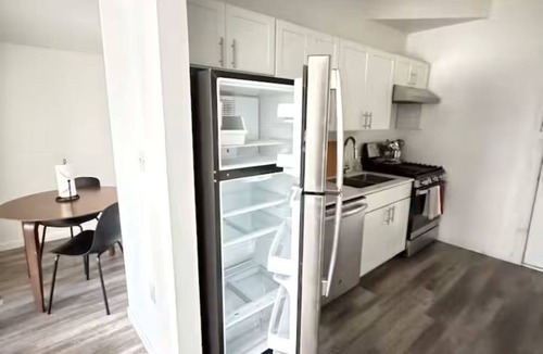 West Campus Apartment | Cozy Top Floor 3 BR Apartment - Small Groups Haven
