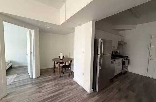 West Campus Apartment | Cozy Top Floor 3 BR Apartment - Small Groups Haven