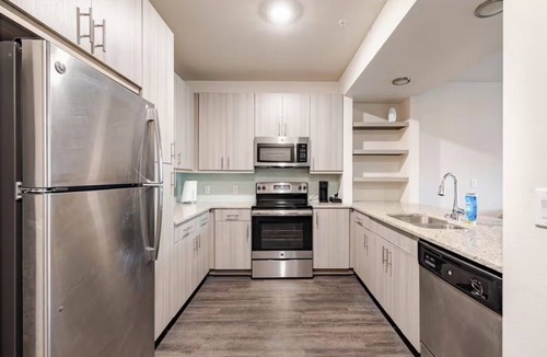Carrollton Apartment | Cozy Top Floor Couples Retreat