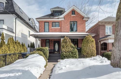 High Park North Apartment | Cozy Toronto Apt Steps from High Park