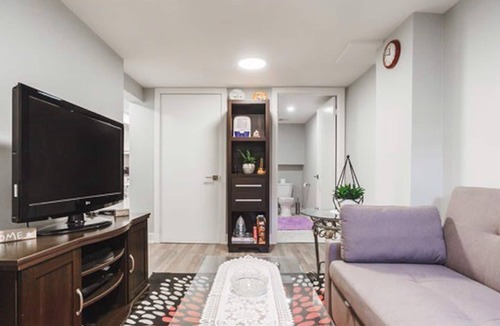 Lambton House | Cozy Toronto Private Apartment