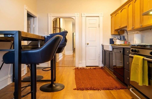 Tower Grove East Apartment | Cozy Tower Grove 2BR Secret Garden ABODEbucks