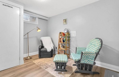 Paris House | Cozy Town Retreat LowerUnit with Deck Area and BBQ