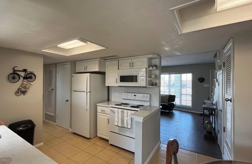 Biggs Field House | Cozy Townhome, 5 Min to Airport.
