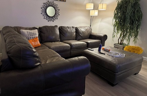 North Arlington House | Cozy townhome in welcoming Arlington with fitness room, AC, WiFi