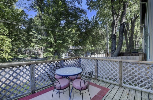 Mission House | ♥Cozy Townhome w Lux Beds♥Full Kitchen♥ Deck♥Park access two doors down♥