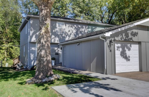 Mission House | ♥Cozy Townhome w Lux Beds♥Full Kitchen♥ Deck♥Park access two doors down♥