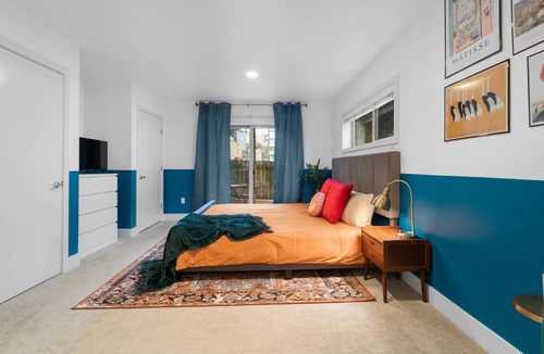 Squire Park House | Cozy townhome w/rooftop deck