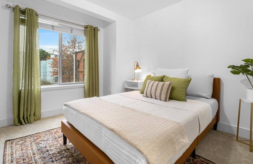 Squire Park House | Cozy townhome w/rooftop deck