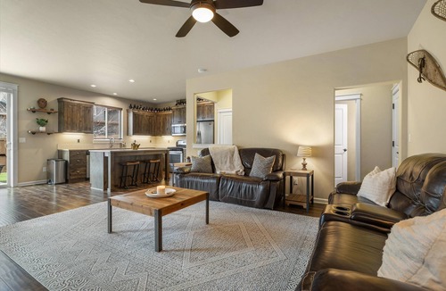 Boyd Acres House | Cozy Townhome with Pet-Friendly Yard