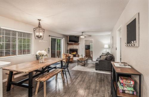 Ruidoso House | Cozy Townhome with Wildlife Views! 5-min walk to Midtown! Modern Look
