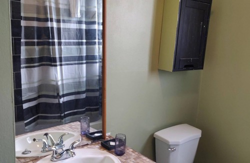 Whitehaven - Queensway Terrace North House | Cozy townhouse 5 mins away from Britannia Beach!