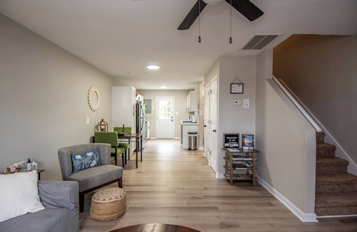 Jacksonville House | Cozy Townhouse; Close to Military Bases & Beaches