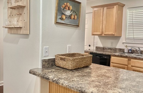 Johnson House | Cozy townhouse in the heart of Fayetteville, minutes from the U of A.